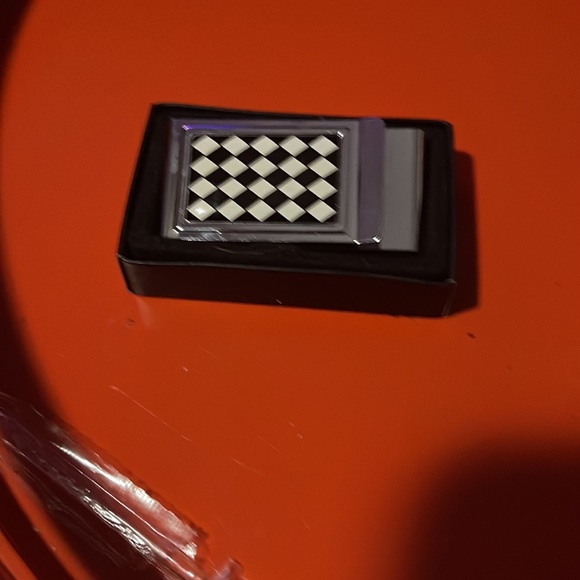 NWT Bloomingdales black and white silver tone money clip - Picture 3 of 3